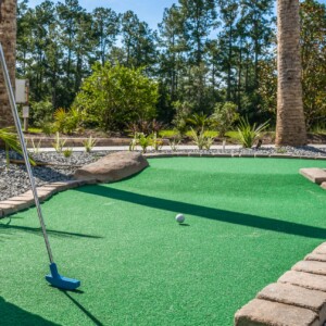 mini golf at Island Oaks RV Resort