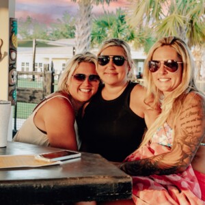 island-oaks-tiki-bar-guests