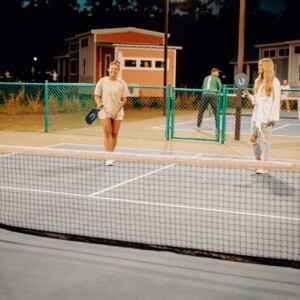 night-pickleball-fun-island-oaks