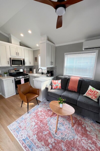 cabin-360-living-room-and-kitchen