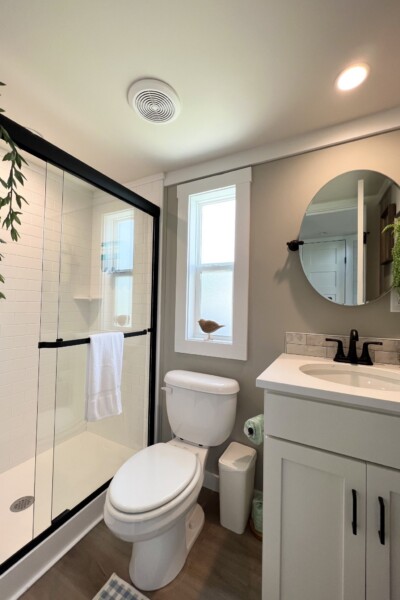 Cabin 19 Bathroom