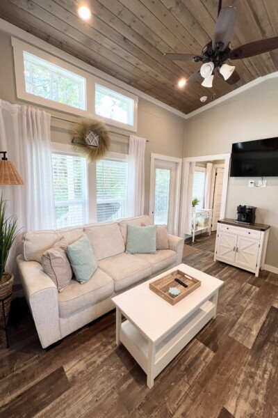 Cabin 194 Living Room