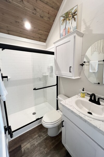 Cabin 195 Bathroom