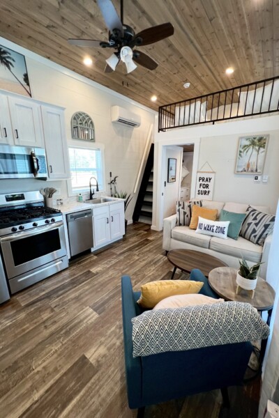 Cabin 195: Surf's Up Cabin 195 Kitchen and Living Room