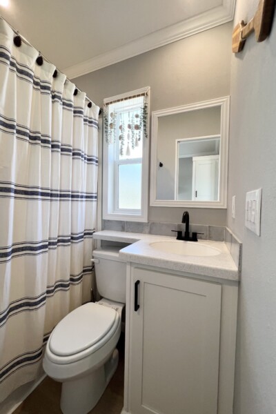 Cabin 23 Lakehouse Bathroom 1