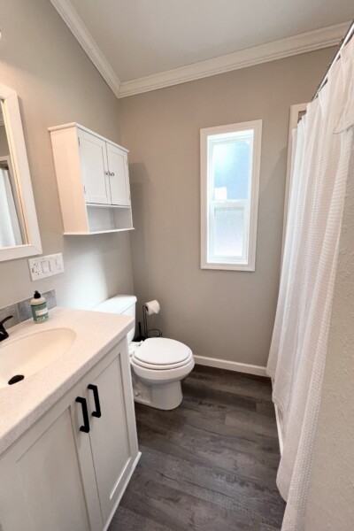 Cabin 362 Endless Summer Bathroom