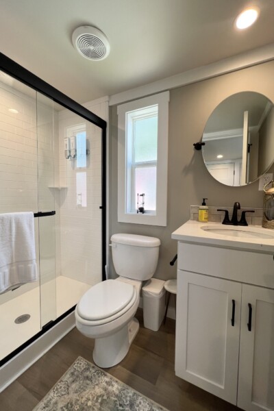 Cabin 370 Bathroom