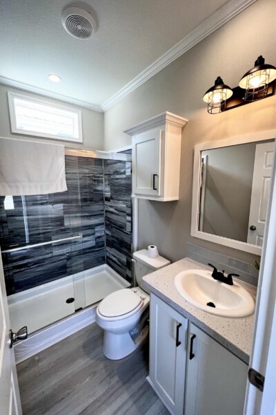 cabin 349 1 bed bathroom