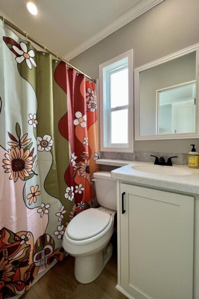 cabin 359 flower bathroom