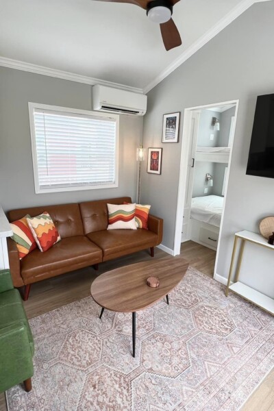 cabin 359 living room w tv