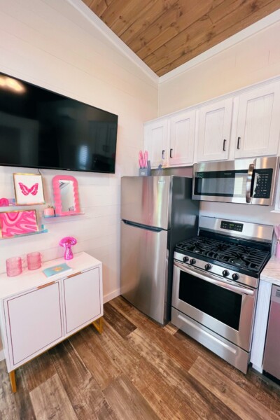 gladys dreamhouse kitchen and cabinet closer